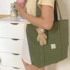 Túi tote vải canvas màu xanh rêu, có khóa kéo, đeo chéo được